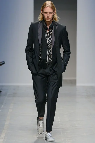 Look 29